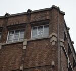 Hoeken en randen geaccentueerd met natuursteen.
              <br/>
              Richard Keijzer, 2014